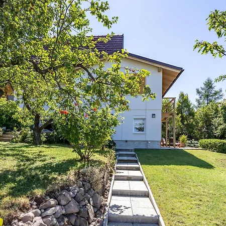 Panorama Garden Hideout In Artists' Town