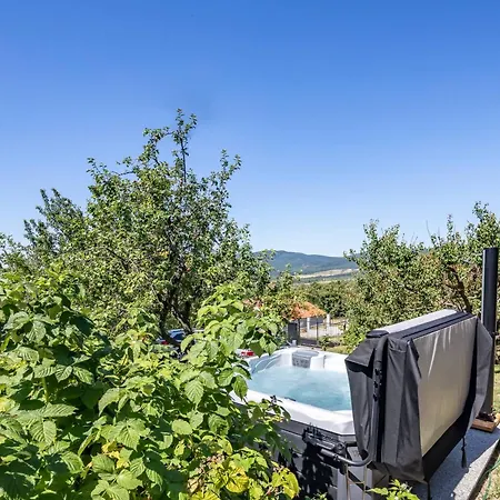 Apartment Panorama Garden Hideout In Artists' Town *